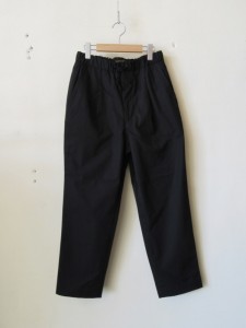 1 Tuck Tapered Easy Trousers