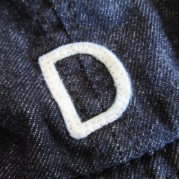 フロントロゴは、DECHO の「D」！。