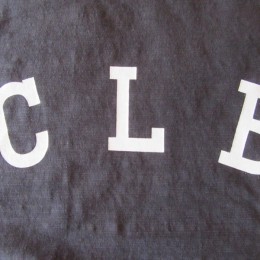 ロゴの「CLB」は・・「シティーオブロングビーチ」の略だそうです。　（決して「コロンビア（ちなみに「COL」）」ではございませんのであしからず・・。）