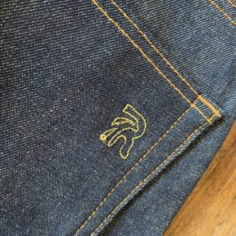 ポケットの上部にRoicomの「R」がちょこっと刺繍されています。（なぜか？28インチには入ってないんですけど？？。）