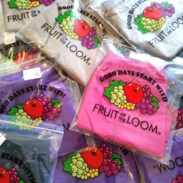 　FRUIT OF THE LOOM　