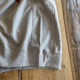 あと、両脇部分もリブ仕様になってます。