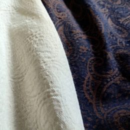 （ひだりから）IVORY, NAVY になります。