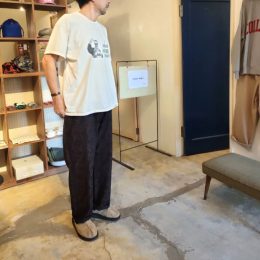 試着中のお客さまは身長180cm以上?かな。 大きな方もばっちりいけます！（着用サイズ：3.5/ NAVY着用）