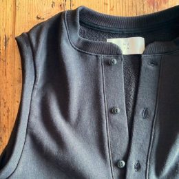 猫目のボタンもいい感じです。