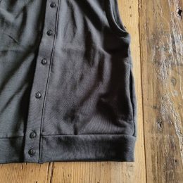 サイドにはポケットも付いてますよ。