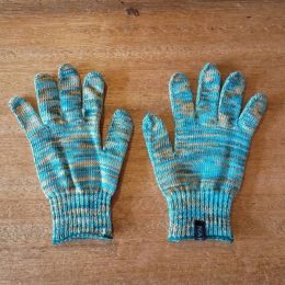 今回はこんな（グリーン系の？）カラーです。