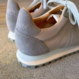 ミッドソールの配色も（シンプルながら！）いい感じですね。