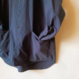 おおきなパッチポケットが印象的です。