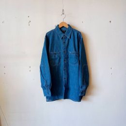 製品後にユーズド加工が施すことで、着込んだような風合いのあるシャツに仕上がってます。