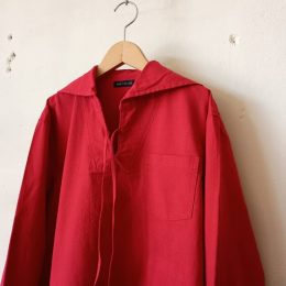 素材にはワッシャー加工が施された綿麻生地が使われています。