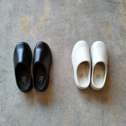 （ひだりから）
BLACK, OFF WHITE になります。