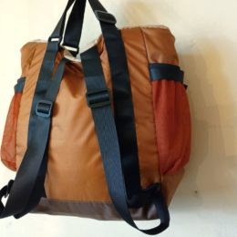リュックとしても使えますよ。