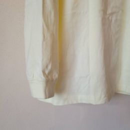 袖はリブ仕様になってますよ。