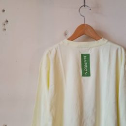 うしろにブランドネームがプリントされています。