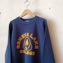 ネイビーにゴールドの配色もかわいいですね。