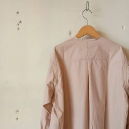 背中に入ったプリーツも効いてますね。