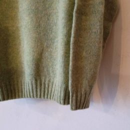 袖や裾はリブ仕様になります。