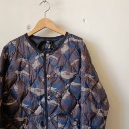 クルーネックになります。