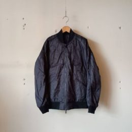 裏面は（ガラリと！）シンプルに。