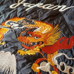 ちょっぴりかわいい？刺繍が入ってますよ。