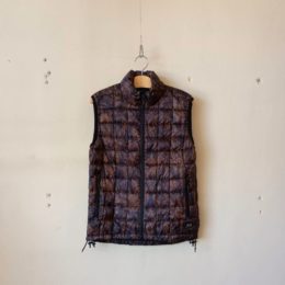 MOUNTAIN HI-NECK LIGHT DOWN VEST