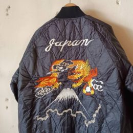 背中には龍の！！