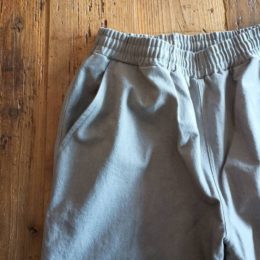 サイドにはポケットが付いてます。