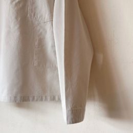 袖は折り返してもかわいいですよ。