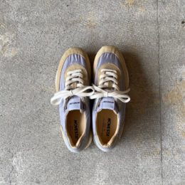 ベージュとグレーの配色がいい感じです。