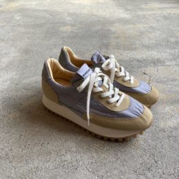 素材には（くしゃっと感が特徴的な！）「テクニカルナイロン」が、