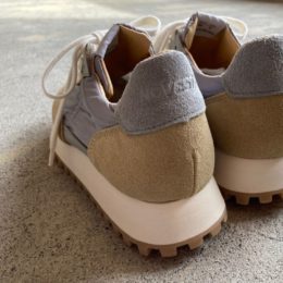 よくみると （4cmの！）厚底ソールになってますよ。