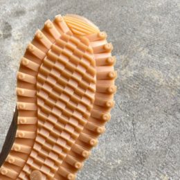 ソールは（おなじみの）「トレイルソール」です。