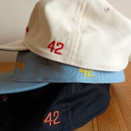 ジャッキーロビンソンの背番号（永久欠番！）です。